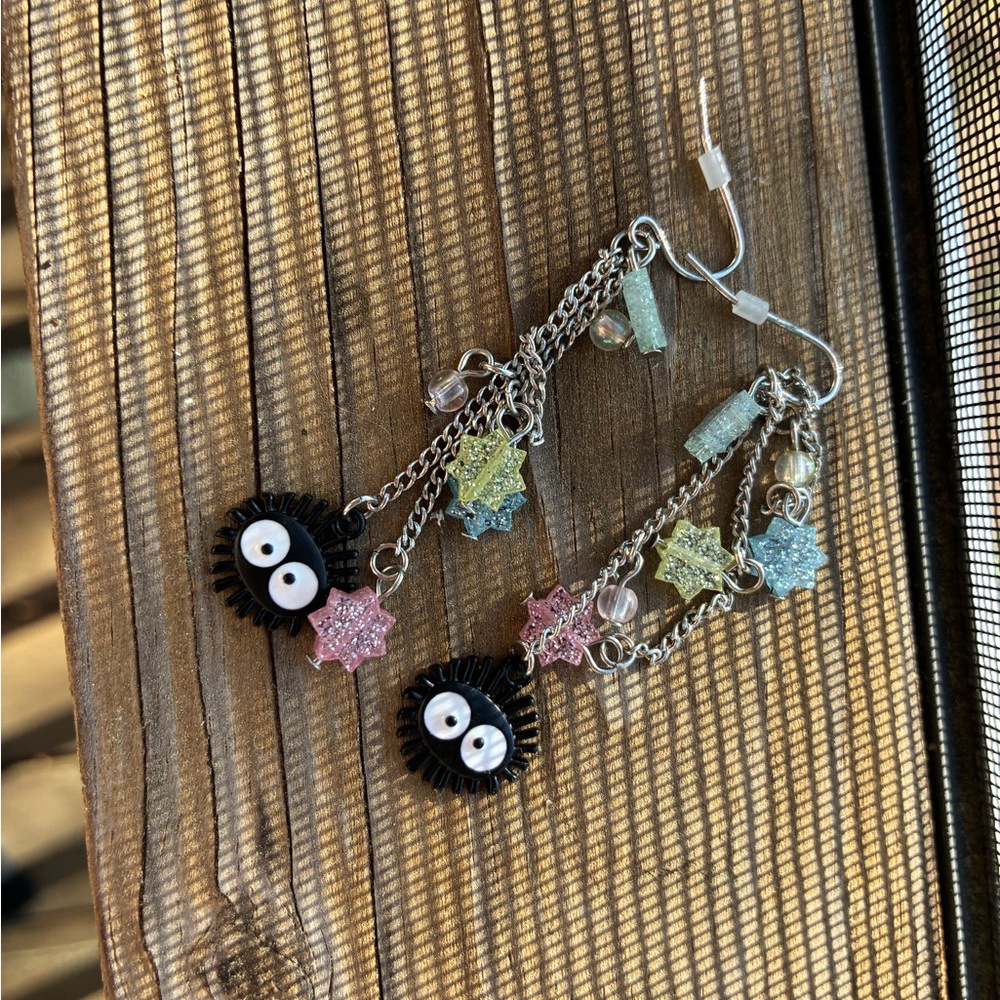 Studio Ghibli Spirited Away Star & Soot Sprite Charm Bracelet and Earrings Set - Picture 2 of 4